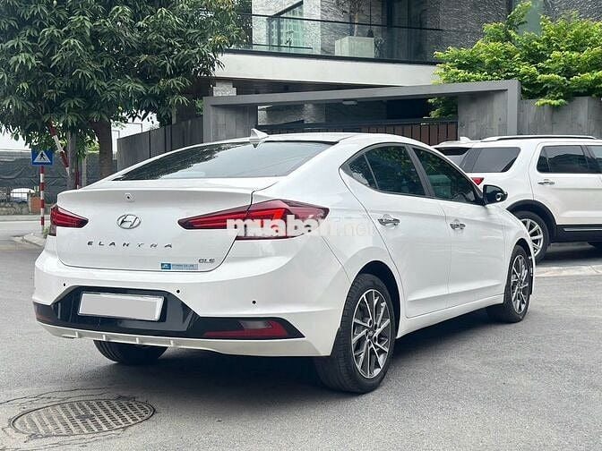 Hyundai Elantra 2021 màu trắng 2.0AT