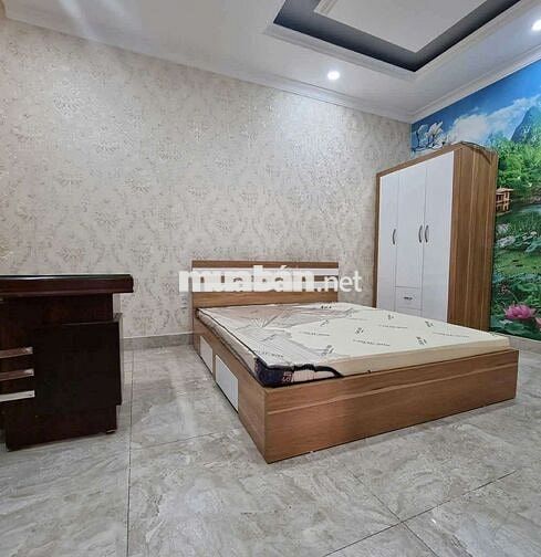 Cho thuê nhà Hà Huy Giáp Gara Ô tô 4 phòng ngủ Đường 12m vỉa hè