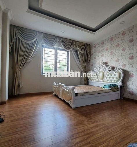 Cho thuê nhà Hà Huy Giáp Gara Ô tô 4 phòng ngủ Đường 12m vỉa hè