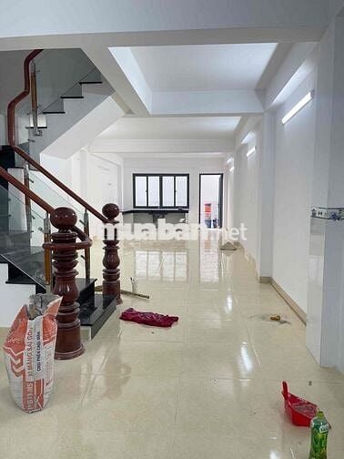 Nhà Mới Xây Đg 7m sát Mặt Tiền: 4.5x25m , trệt lửng 2 lầu