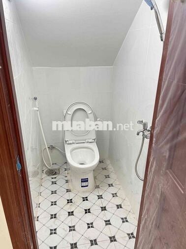 Nhà Mới Xây Đg 7m sát Mặt Tiền: 4.5x25m , trệt lửng 2 lầu