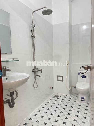 Nhà Mới Xây Đg 7m sát Mặt Tiền: 4.5x25m , trệt lửng 2 lầu