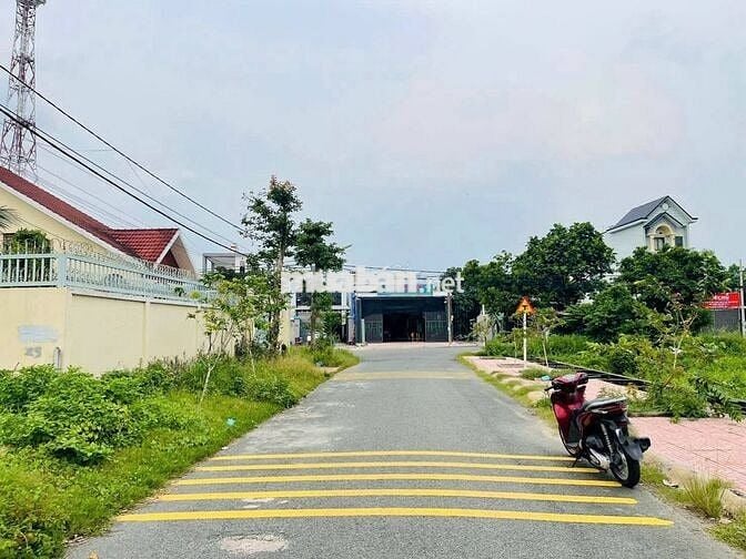 ĐẤT NGAY CHỢ VIỆT KIỀU, DT 10,9M X 31M, SỔ SẴN GIÁ 750 TRIỆU, BỚT LỘC