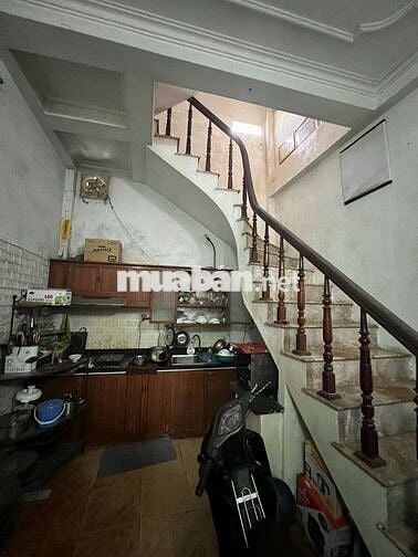 Cần cho thuê tầng 3 nhà phố trần khát chân