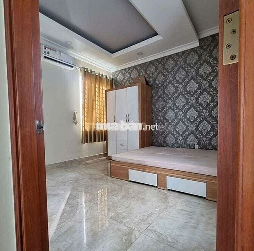 Cho thuê nhà Hà Huy Giáp Gara Ô tô 4 phòng ngủ Đường 12m vỉa hè