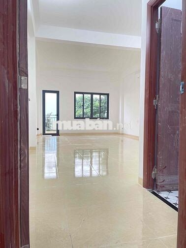 Nhà Mới Xây Đg 7m sát Mặt Tiền: 4.5x25m , trệt lửng 2 lầu