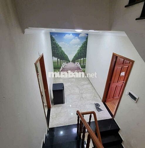 Cho thuê nhà Hà Huy Giáp Gara Ô tô 4 phòng ngủ Đường 12m vỉa hè