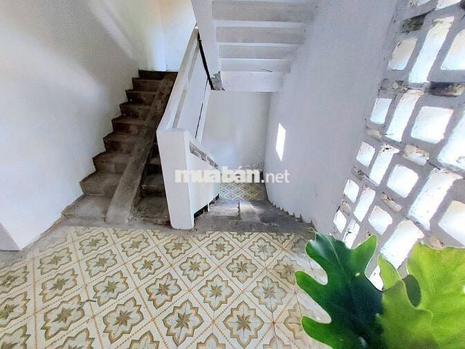 BÁN NHÀ TẬP THỂ - KIM NGƯU - 50M - 2 PN - TẦNG 3 - BAN CÔNGTHOÁNG SÁNG