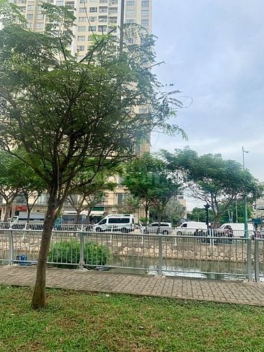 ĐỊNH CƯ BÁN GẤP - NHÀ GÓC 2 MT Kim Biên Q5 - đối diện công viên - Diện