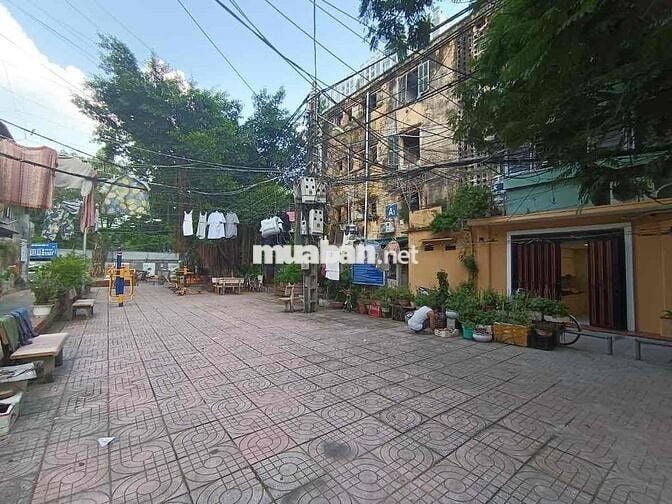 Kinh doanh căn tập thể phố Quỳnh Mai nhà đẹp oto đỗ cửa 2 thoáng 80m t