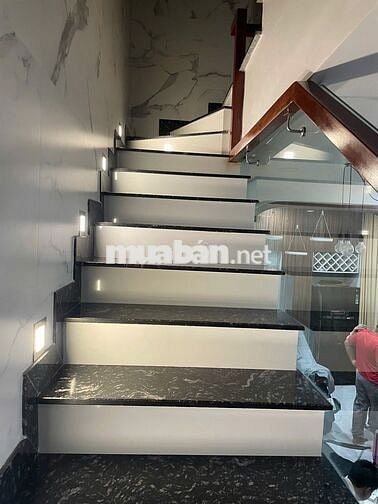 Mặt tiền khu chợ vải Phú thọ hòa ngang 8m1 4 tầng giá 6.7 tỷ