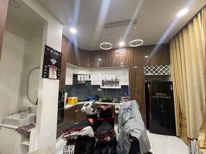 Mặt tiền khu chợ vải Phú thọ hòa ngang 8m1 4 tầng giá 6.7 tỷ
