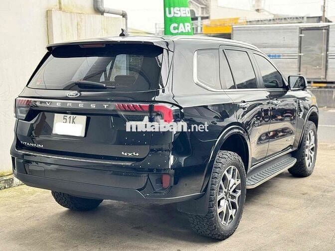 Ford Everest Titanium 2 cầu 2023 sơn zin 100%