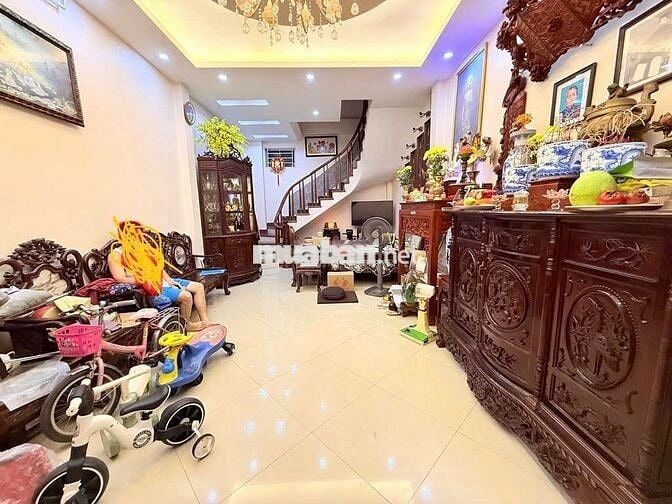 Bán nhà GIẢNG VÕ, DT 40m2, NGÕ RỘNG, GẦN PHỐ, DÂN XÂY, THANG MÁY