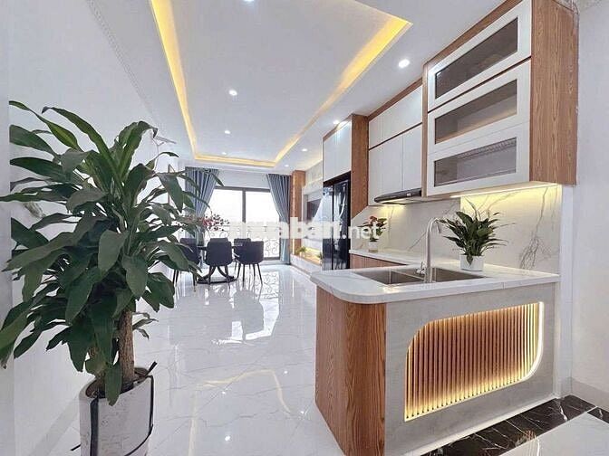 Nhà Định Công, 6 tầng, thang máy, nội thất đẹp, gần phố