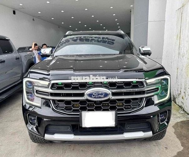 Ford Everest Titanium 2 cầu 2023 sơn zin 100%