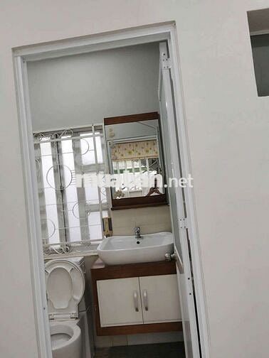 Nhà 4 x 16, đúc 3 tấm , hẻm xe hơi 1/ đường Thống nhất ,p10,15tr tháng