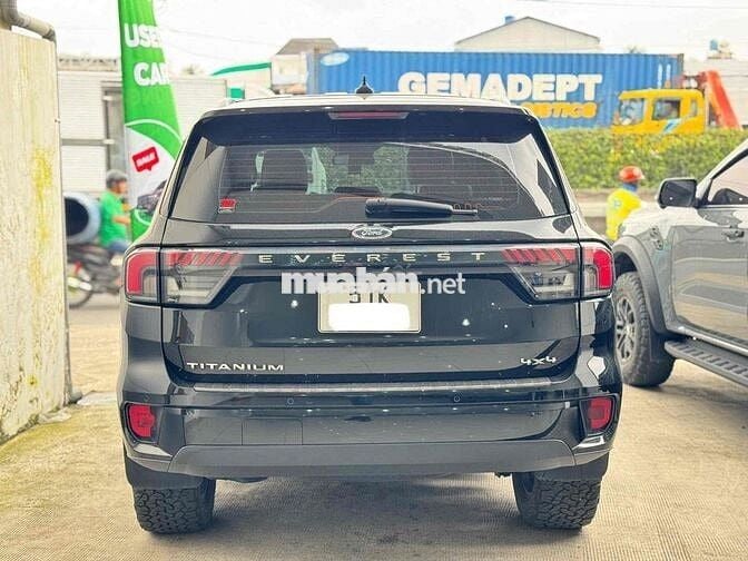 Ford Everest Titanium 2 cầu 2023 sơn zin 100%