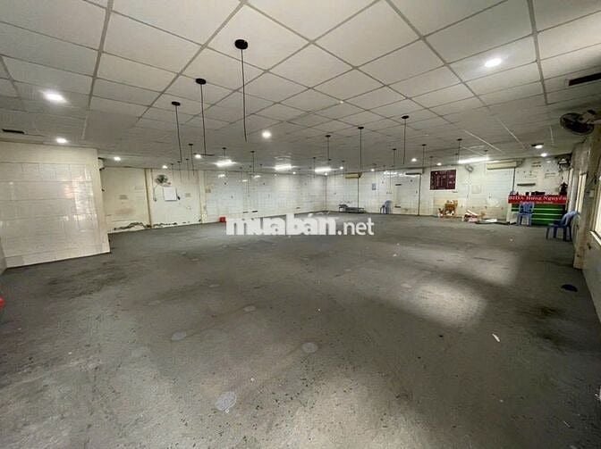 Mặt bằng kho xưởng cũ Lý Phục Man Q7 - 600m2 - đường 8m -Giá thuê 38tr
