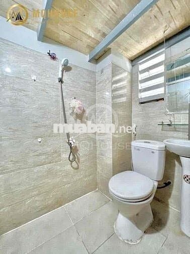 CHO THUÊ CĂN HỘ CỬA SỔ THOÁNG GÁC CAO 2m NGAY VÒNG XOAY LÊ ĐẠI HÀNH