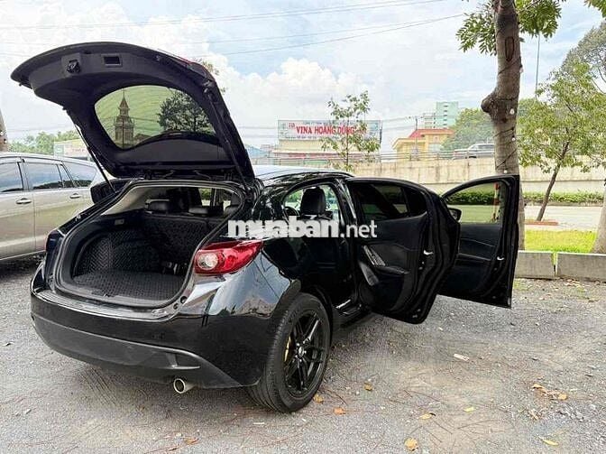 Mazda 3 2016 1.5 AT Hatchback - 80000 km