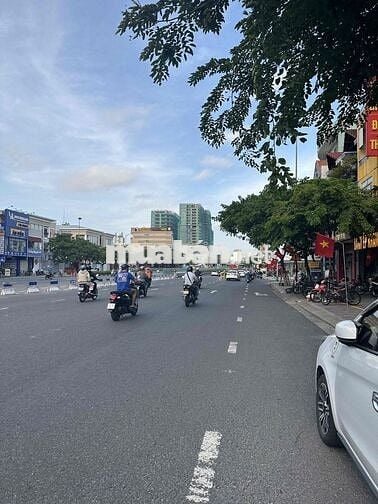 CHO THUÊ NGUYÊN CĂN MẶT TIỀN ĐƯỜNG NGUYỄN HỮU THỌ.