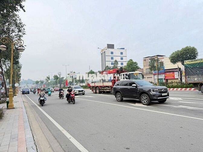 10.4 MẶT TIỀN PHẠM NGỌC THẠCH NGAY NGÃ 4