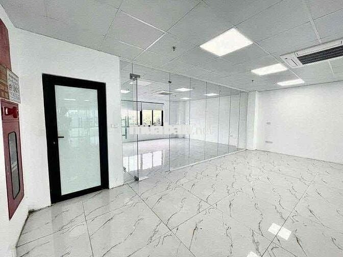 SÀN VĂN PHÒNG MẶT PHỐ LÊ VĂN LƯƠNG 165M GIÁ CHỈ NHỈNH 36TR ĐẸP KENG