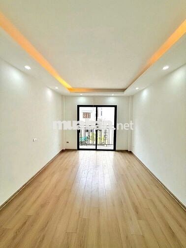 Siêu hiếm nhà đẹp Hoàng Mai 40m2, ô tô đỗ cổng, 5 tầng giá nhỉnh 8 tỷ
