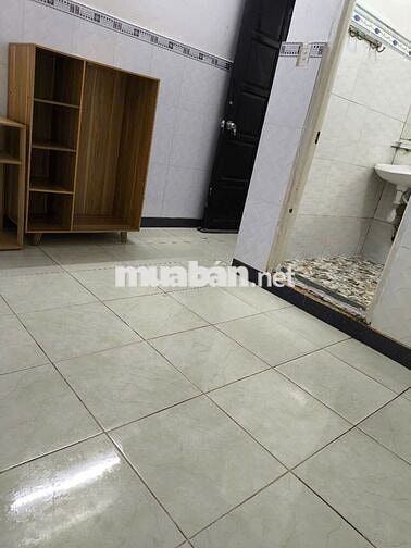 còn 1 phòng *** ngay trệt  tại 182 huỳnh tấn phát giá sinh viên