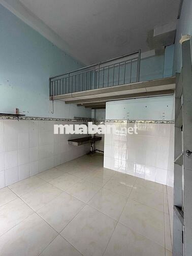PHÒNG TRỌ GẦN CHỢ ĐẦU MỐI HẺM 2 XE TẢI NÉ NHAU