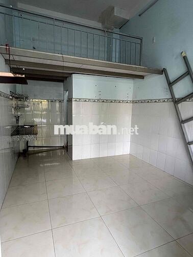 PHÒNG TRỌ GẦN CHỢ ĐẦU MỐI HẺM 2 XE TẢI NÉ NHAU