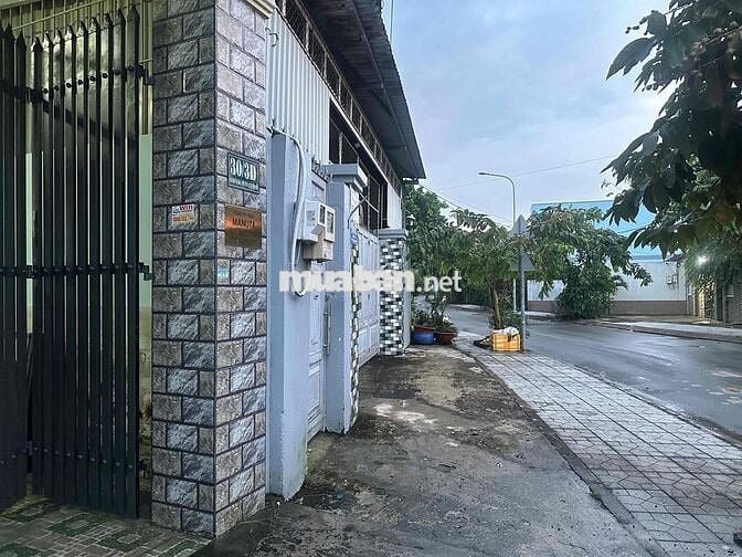 CHO THUÊ NHÀ MẶT TIỀN HUỲNH THỊ MÀI - SÂN ĐẬU XE HƠI