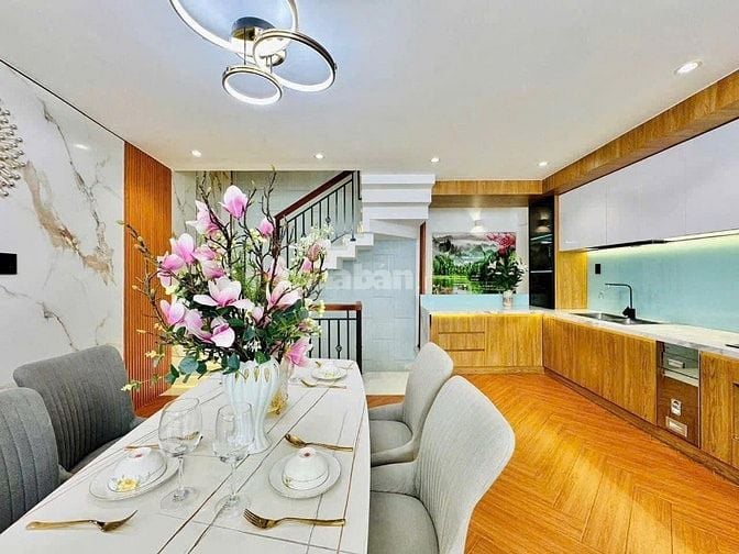 Định cư nước ngoài bán nhanh nhà căn 38,5m2 giá 2tỷ350tr Trần Bá Giao 