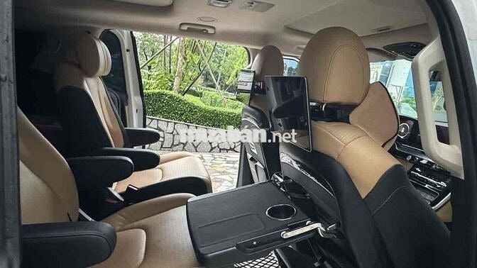 Kia Carnival 2021 2.2D Signature - 9 km