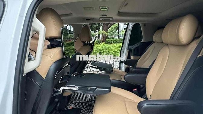 Kia Carnival 2021 2.2D Signature - 9 km