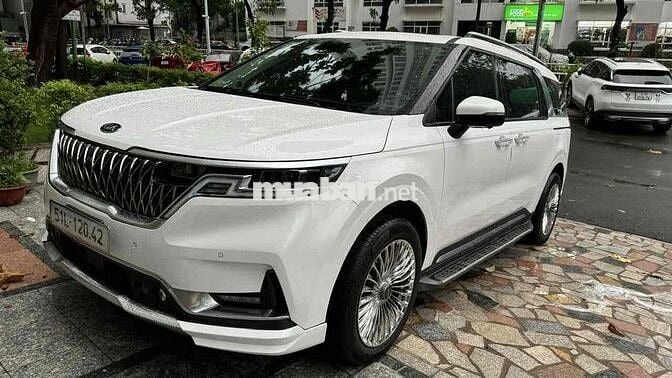Kia Carnival 2021 2.2D Signature - 9 km