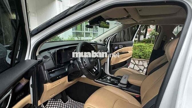 Kia Carnival 2021 2.2D Signature - 9 km