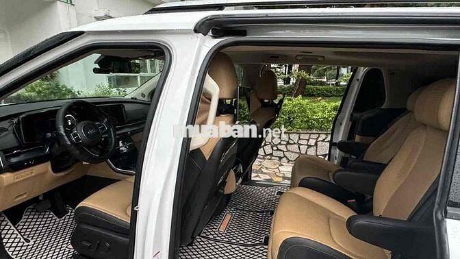 Kia Carnival 2021 2.2D Signature - 9 km