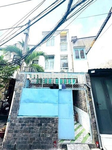 NHÀ 2 LẦU - 2PN - HẺM THÔNG THOÁNG
