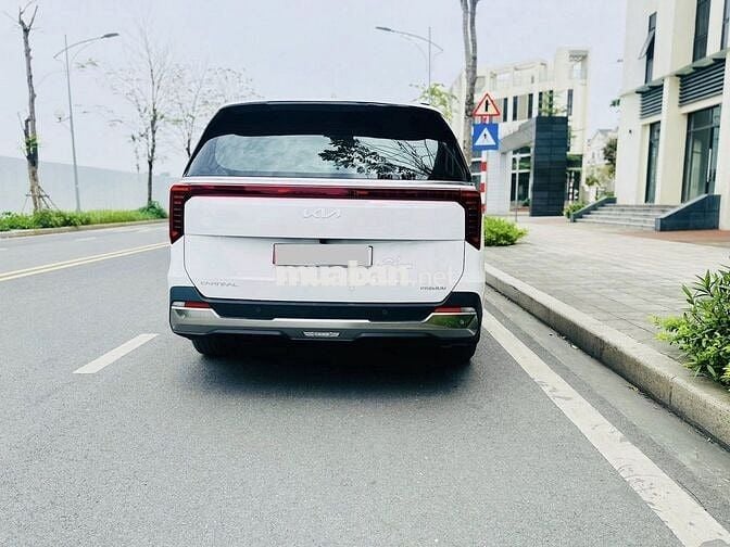 Kia Carnival 2025 Premium 2.2D 8S - 7,000 km.
