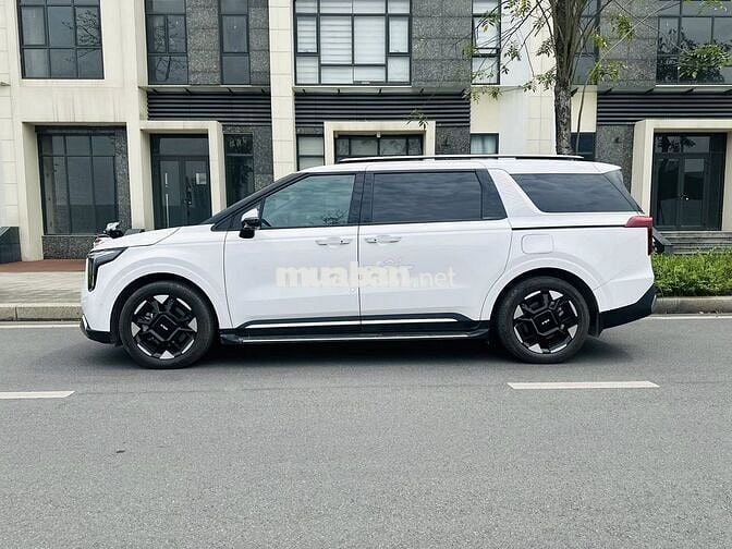 Kia Carnival 2025 Premium 2.2D 8S - 7,000 km.