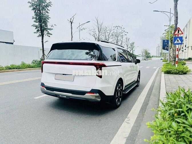 Kia Carnival 2025 Premium 2.2D 8S - 7,000 km.