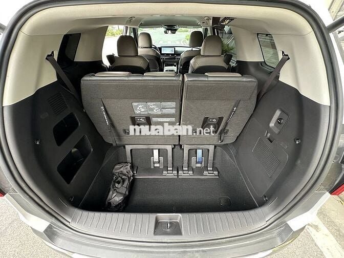 Kia Carnival 2025 Premium 2.2D 8S - 7,000 km.