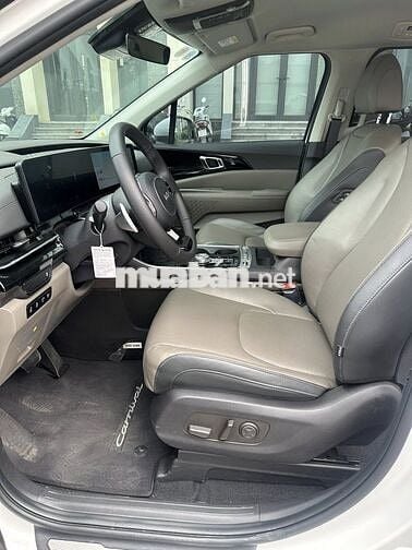 Kia Carnival 2025 Premium 2.2D 8S - 7,000 km.