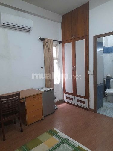 Phòng quận 10 đủ tiện nghi . DT 24m2. thoáng mát.