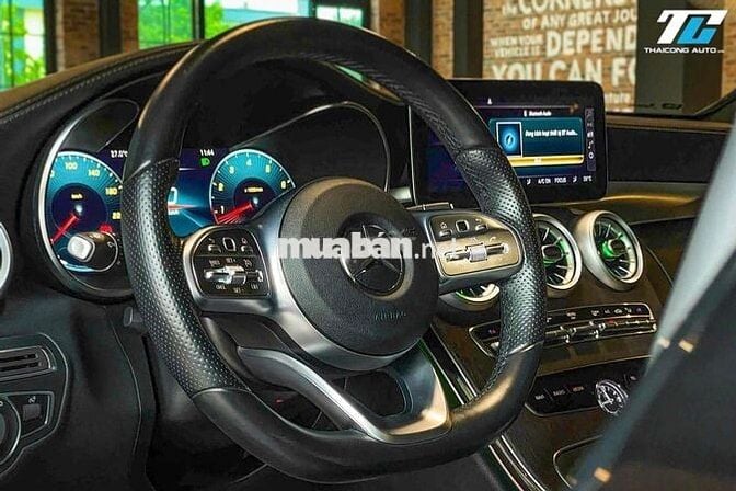 Mercedes C300 AMG đen nt đen sx2021 đi 38k km