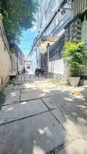 Nhà Cấp 4 gần KDC Phú Xuân, DT 6,1x12m