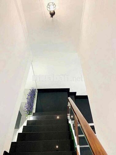 Bán Nhà HXH thông. phường 6. dt 3.7x11. trệt lầu. 2pn.