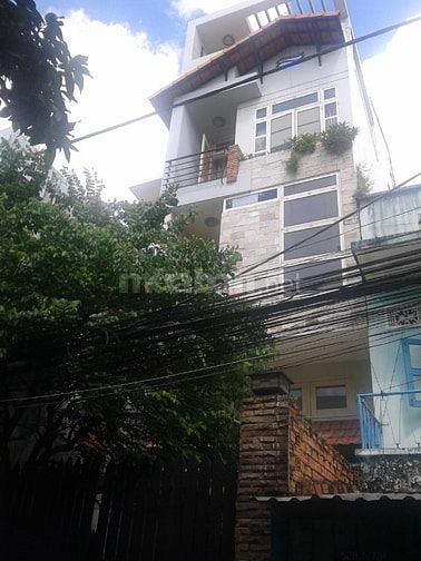 Phòng quận 10 đủ tiện nghi . DT 24m2. thoáng mát.